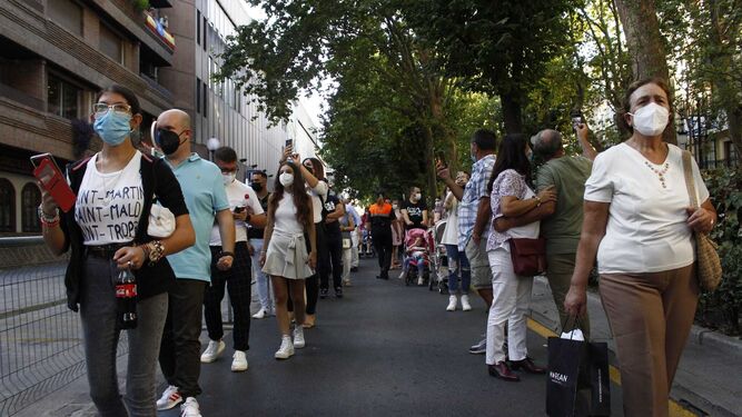 Más de 50.000 personas visitan a la Patrona de Granada sin registrar incidencias