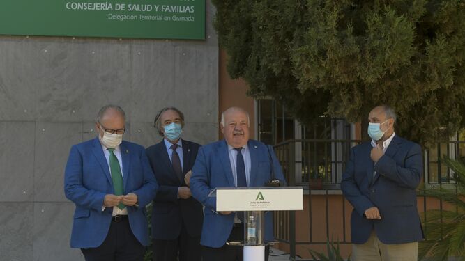 Aguirre presenta en Granada el Plan de Cuidados Paliativos