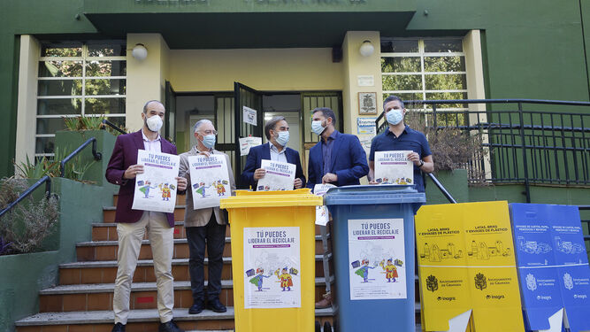 Fomento del reciclaje en las aulas de Granada con ‘PaperWoman’ y ‘YellowMan’