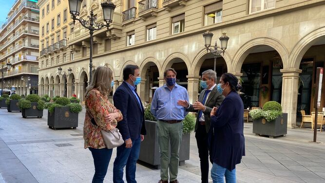 El PP de Granada respalda a la plataforma de vecinos de Ganivet contra botellones y ruidos