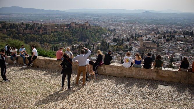 Granada es la urbe más rica de la provincial y la capital andaluza con mayor renta.