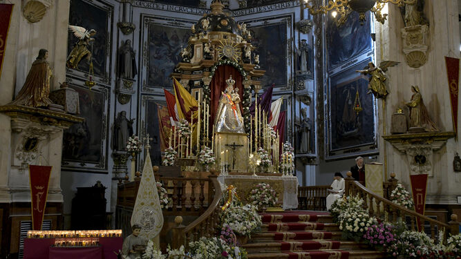 La Virgen del Rosario saldrá hoy a la puerta de la Iglesia de Santo Domingo.