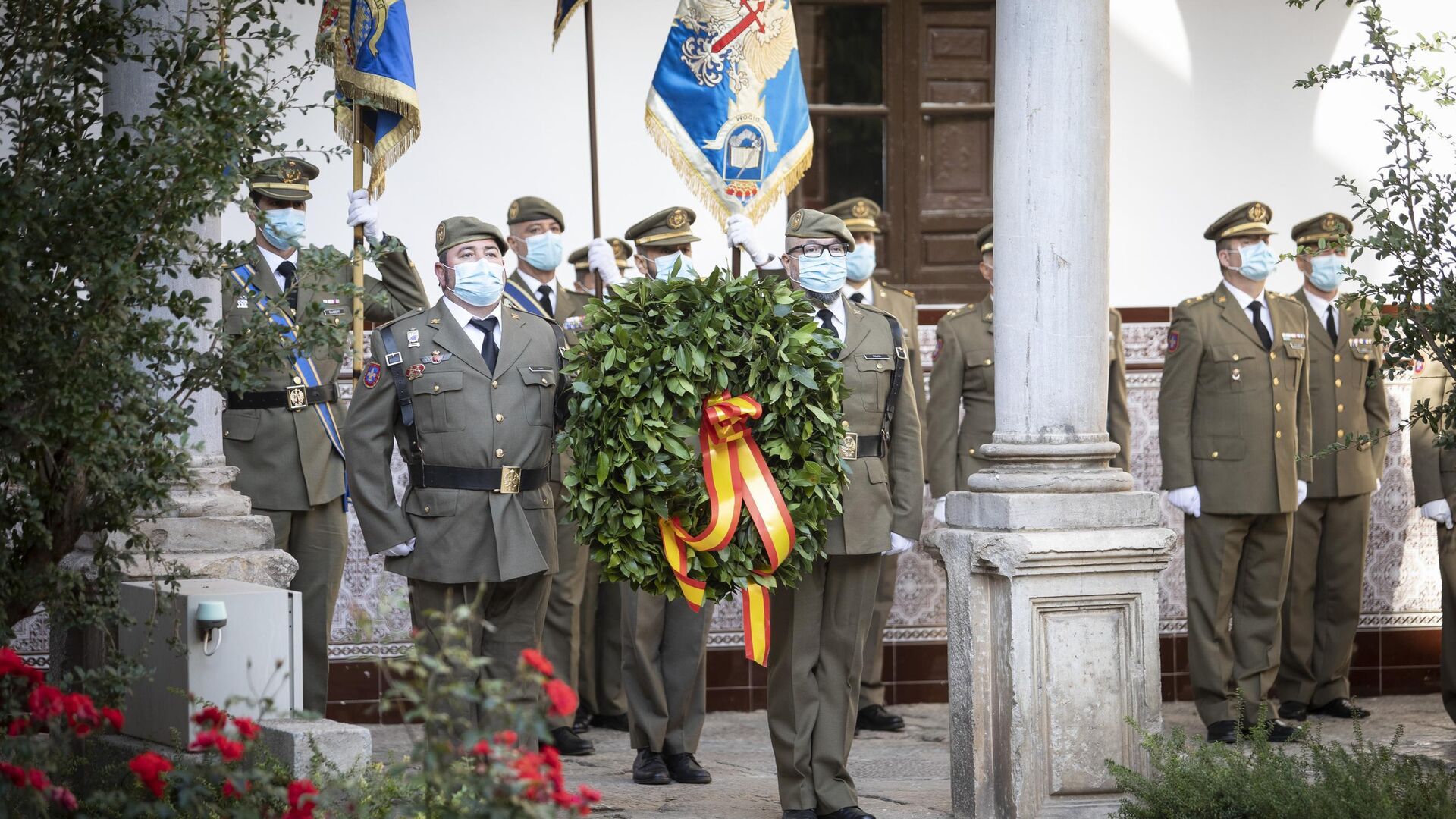 Fotos: la fiesta nacional se celebra en el Madoc de Granada con el izado de la bandera