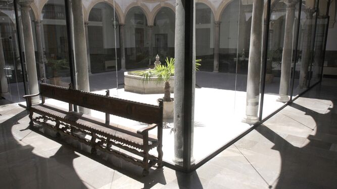 Uno de los patios de la Audiencia Provincia del Granada, en la que se juzgará al acusado