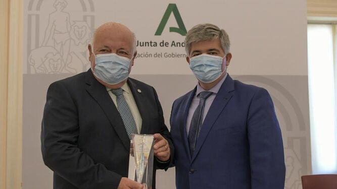 Jesús Aguirre recogió el premio en la sede de la Junta de Andalucía en Granada