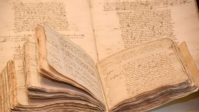 Diputación cede al Ayuntamiento de Baza el primer libro de actas del municipio, fechado en 1492