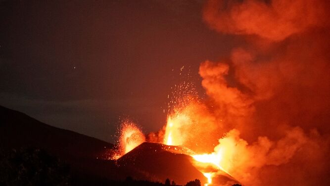 El volcán de La Palma, un mes después del inicio de la erupción.