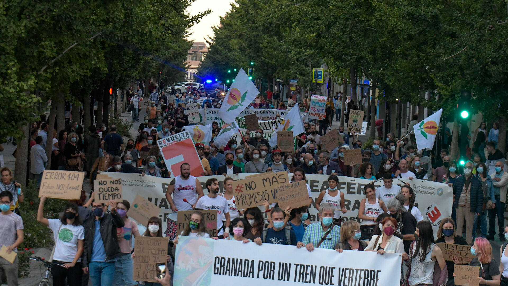 Fotos: Im&aacute;genes de la manifestaci&oacute;n por el ferrocarril celebrada en Granada