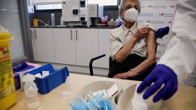 Doble pinchazo gripe-covid a los mayores de 70 años