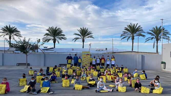 COAG Granada realiza una jornada de igualdad y desarrollo sostenible entre escolares de Torrenueva Costa