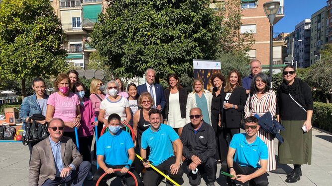 El Ayuntamiento de Granada presenta el programa ‘Siempre acompañados’ para combatir la soledad en los mayores