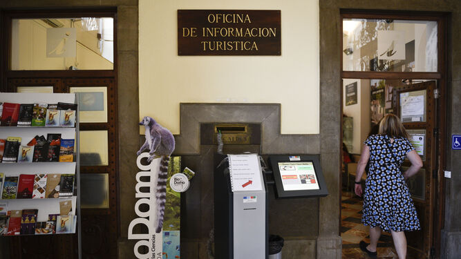 La Oficina de Información Turística en el Ayuntamiento de Granada abrirá todos los días del puente