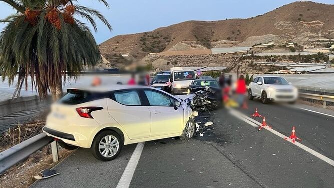 Accidente de tráfico: dos personas heridas tras una colisión múltiple en Carchuna