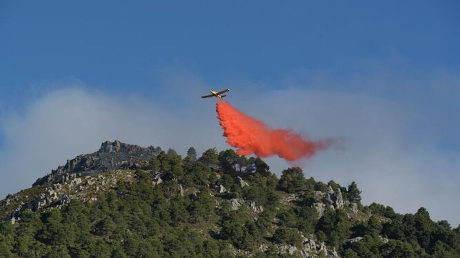 Declarado un incendio en el conocido paraje de la Cruz de Víznar, en la Sierra de Huétor de Granada