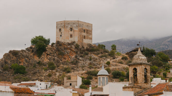 El Ayuntamiento de Vélez de Benaudalla acomente mejoras en el entorno del Castillo