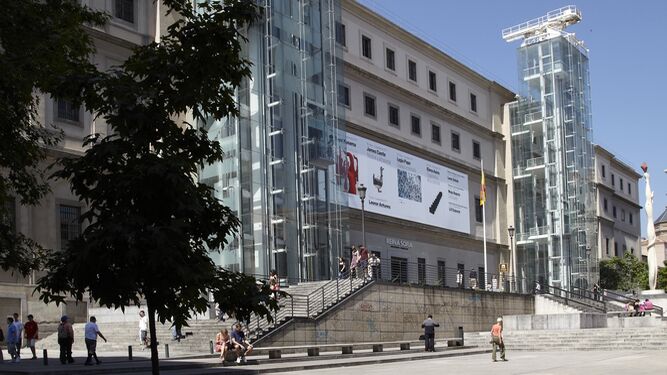 Fachada del edificio Sabatini del Museo Nacional Centro de Arte Reina Sofía en Madrid