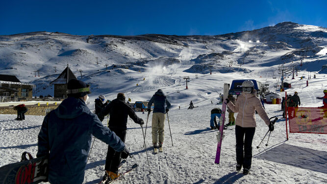 Así fue el primer día de la temporada de esquí en Sierra Nevada, hace una semana.