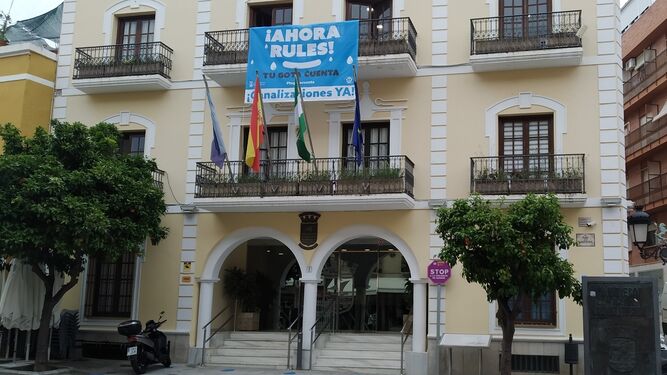 Costa de Granada: El Ayuntamiento de Almuñécar denuncia que CA utiliza empresas afines para paralizar la construcción del mercado