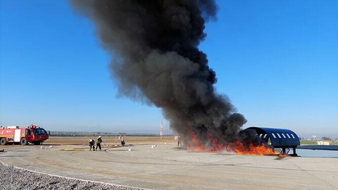 Así ha sido el simulacro de accidente aéreo en el Aeropuerto de Granada
