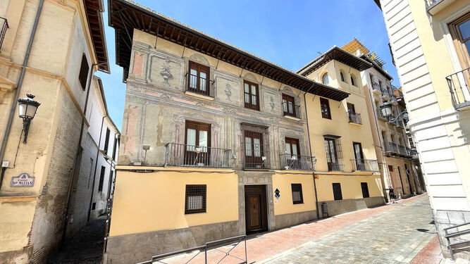 Detalle de la fachada exterior de la sede del Colegio ubicada en la calle San Matías, 19.