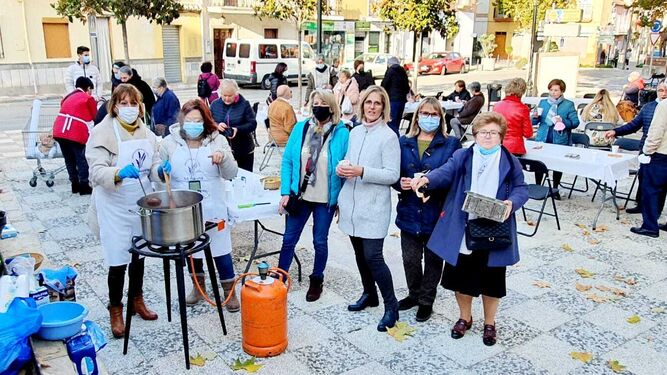 Las mujeres de Cúllar Vega recaudan casi 500 euros con una ‘chocolatada’ solidaria