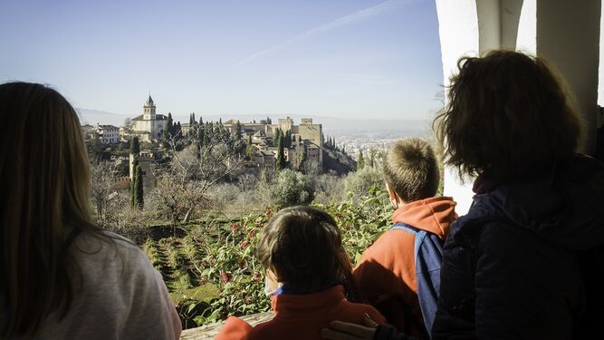Habrá recorridos temáticos que descubren los rincones de la Alhambra