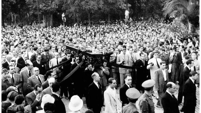 Vista general del entierro del diestro de Manolete, el 31 de agosto de 1947 en Córdoba.