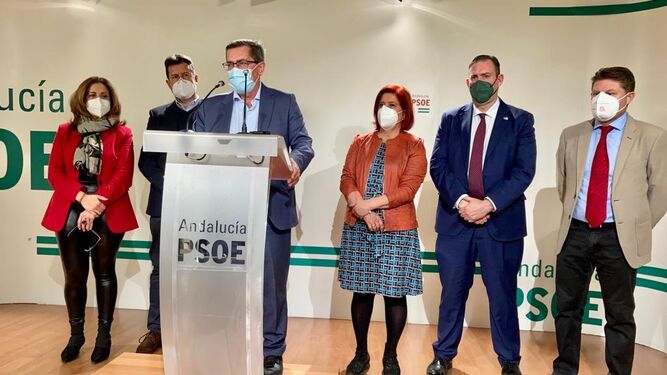 El secretario del PSOE de Granada, José Entrena, en rueda de prensa