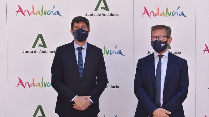 El delegado de Turismo de la Junta en Granada, Gustavo Rodríguez, y el vicepresidente de la Junta, Juan Marín