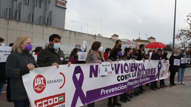 Concentración de los sindicatos CCOO y UGT para condenar el asesinato machista en Fuentes de Cesna