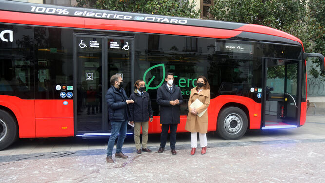 Granada incorpora el primer autobús 100% eléctrico a su flota urbana