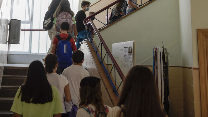 Alumnos en un centro educativo de Granada.
