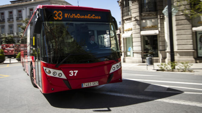 Granada reclama a la Junta ampliar el modelo de la línea 33 a más autobuses con el Cinturón