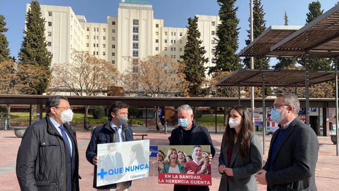 El PP saca pecho en Granada de su gestión sanitaria con la campaña '+ Que Nunca'