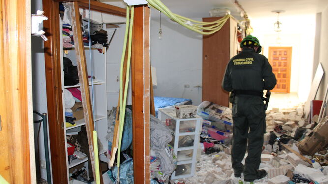 Estado tras la explosión del laboratorio de hachís que explotó en una vivienda de Atarfe.