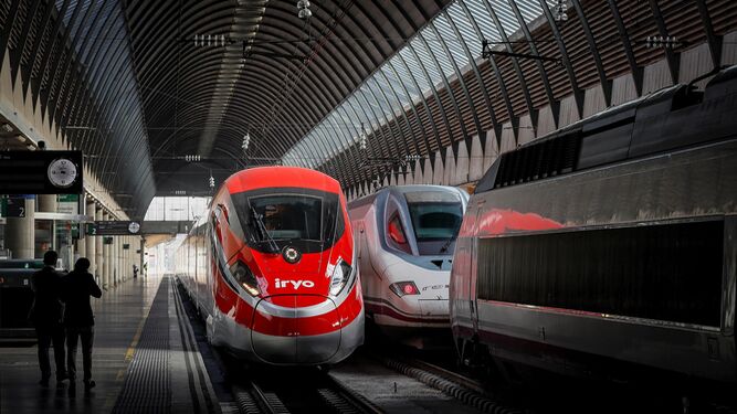 El tren ETR 1000 de Iryo llega en pruebas a Sevilla