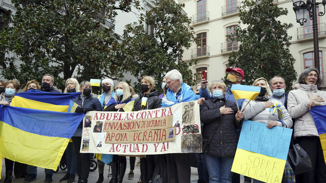 Concentración a favor de Ucrania en la Plaza del Carmen de Granada