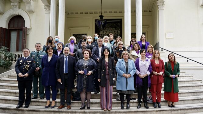 Foto de familia del homenaje de la Subdelegación del Gobierno en Granada a la mujer rural por el 8M 2022.