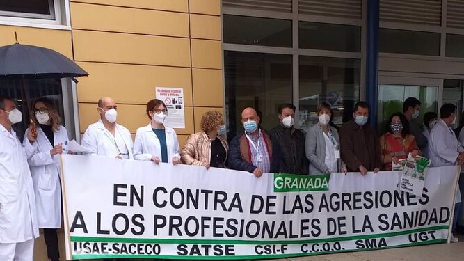 Concentración contra nuevas agresiones a personal sanitario en Guadix