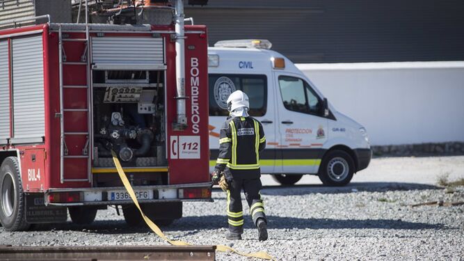 Efectivos de bomberos y del servicio 112 Andalucía