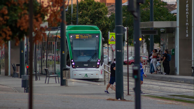El Metro de Granada recupera la normalidad tras sufrir retrasos esta mañana