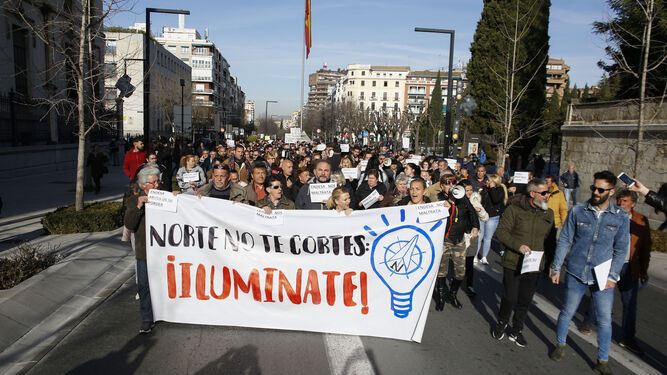 Imagen de archivo de una manifestación contra los cortes de luz en el distrito Norte de Granada