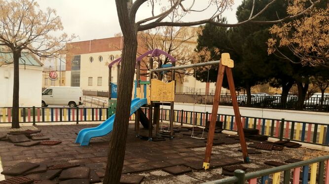 Uno de los parques infantiles que el PSOE pide renovar