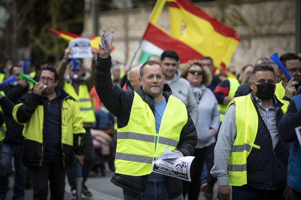 As&iacute; ha sido la huelga de los transportistas en Granada, en im&aacute;genes