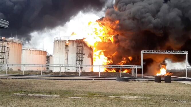 Incendio de los depósitos de crudo en Belgorod (Rusia)