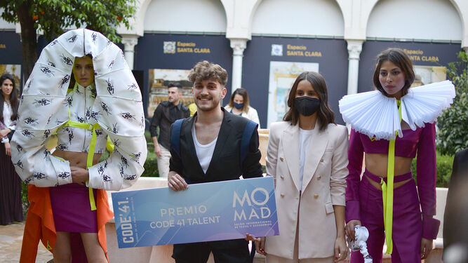 Daniel Pinzón, ganador del Certamen de Jóvenes Diseñadores de la Semana de la Moda de Andalucía.