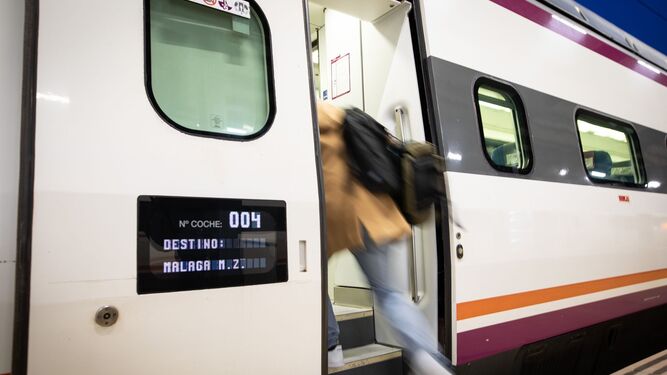 Empiezan a operar los trenes Avant de Alta Velocidad entre Granada y Málaga