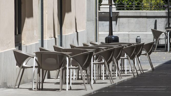 Granada blinda 22 calles del Centro a las terrazas de hostelería y aumentará el control a los negocios reincidentes