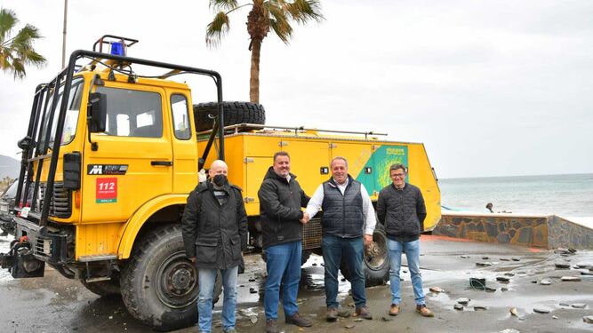 Polopos-La Mamola recibe un camión para luchar contra los incendios en la Costa oriental de Granada