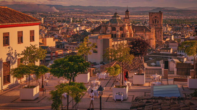 Modernidad y tradición: el Mirador de Tato abre sus puertas en el Bajo Albaicín con vistas a la Catedral de Granada